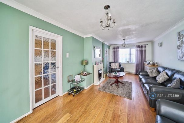 3 bedroom end of terrace house to rent - Photo 1