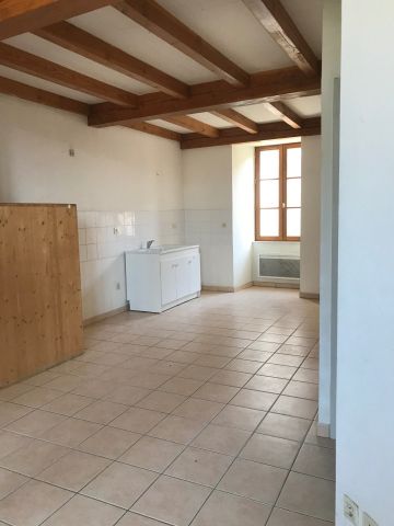 Location Appartement 4 pièces 59m² LES VANS 07140 - Photo 3