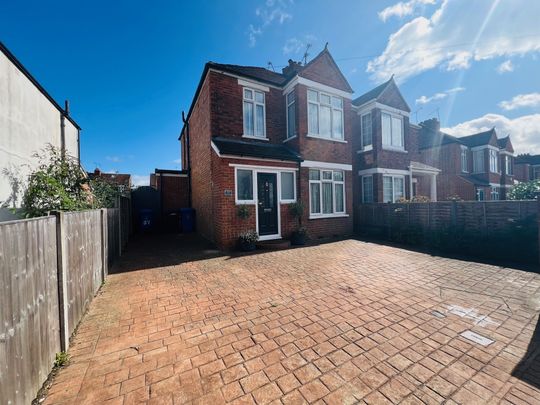 Forlease Road, Maidenhead - Photo 1