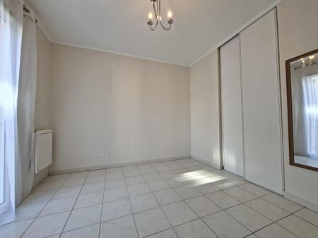 Location Appartement 3 pièces 62m² NIMES 30900 - Photo 2