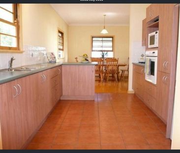 3-bedroom house for rent in West End - Photo 6