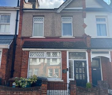 3 Bed Terraced House, Aveling Park Road, E17 - Photo 5