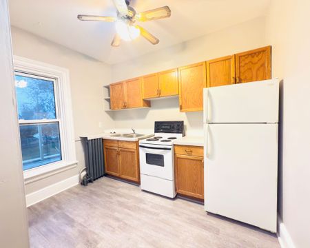 For Lease - 212 Bradford Street Unit# MAIN, Barrie, Ontario - Photo 4