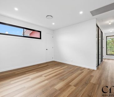 Brand New 5-Bedroom Luxury Home - Photo 4