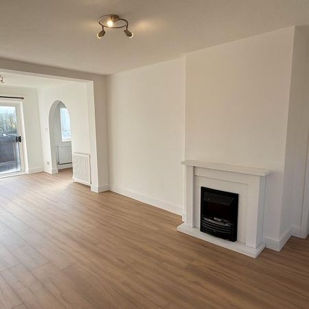 3 bedroom semi-detached house to rent - Photo 2