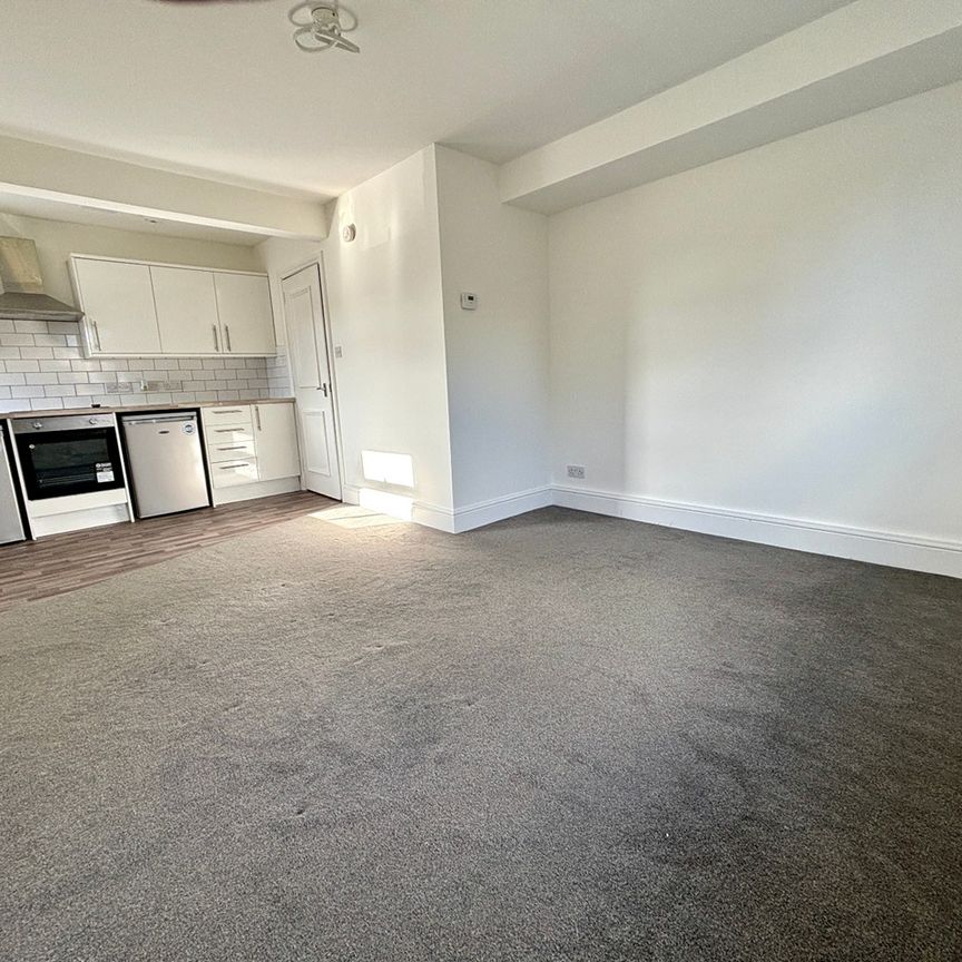 2 Bed Flat, Overnhill Road, BS16 - Photo 1