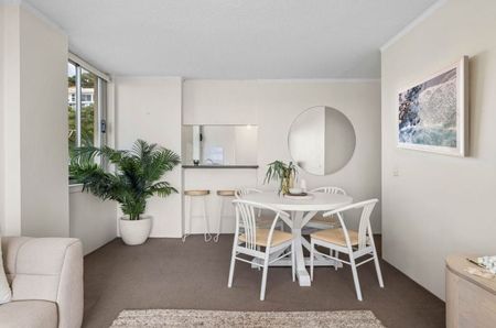 Stunning Ocean-View Apartment in Prime Coogee Location - Photo 2