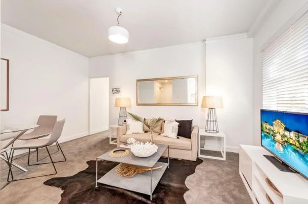 Beautifully appointed two bedroom apartment - Photo 1