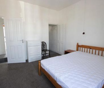 4 bedroom terraced house to rent - Photo 4