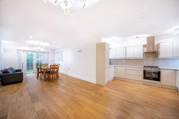 3 bedroom flat to rent - Photo 1