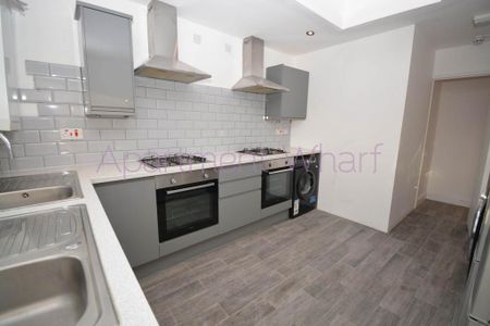 1 bedroom in a flat share to rent - Photo 5