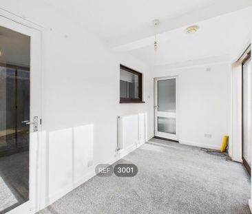 3 bedroom flat to rent - Photo 6