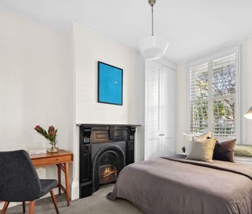 Harbourside terrace with a leafy garden oasis - Photo 5