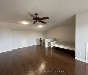 Townhouse For Lease | N8131680 - Photo 3