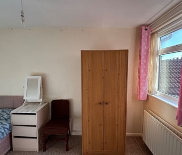 Room in a Shared House, George Eliot Road, CV1 - Photo 3