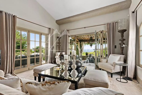 Proche Saint-Paul de Vence - Magnifique villa entièrement rénovée - Photo 1