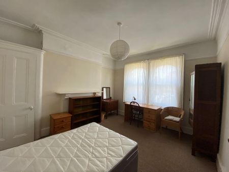 3 bedroom flat to rent - Photo 2