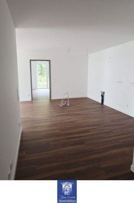 Attraktiver Neubau, Traumausstattung, große Terrasse, ruhige Lage mit viel Grün! - Photo 1