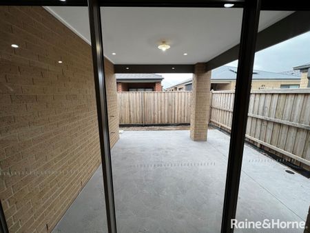 3 Ravine Place, Thornhill Park, VIC 3335 - Photo 2