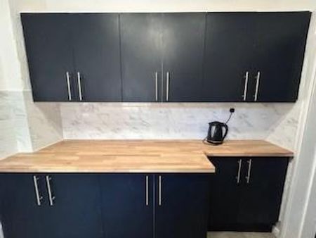 3 bedroom House To Let - Photo 2