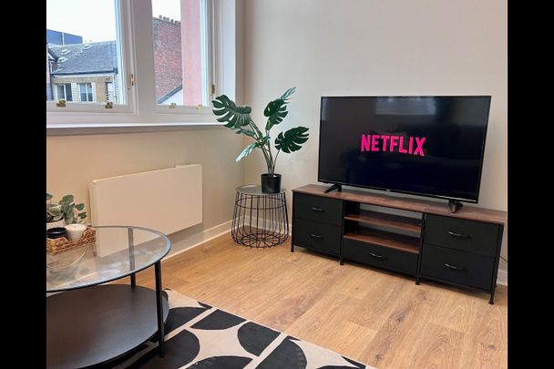 1 Bed Flat, Candleriggs, G1 - Photo 1