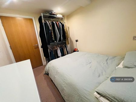2 bedroom flat to rent - Photo 3