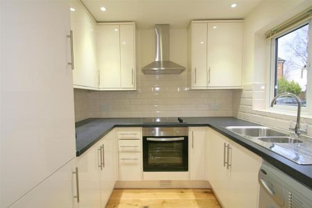 2 bedroom end of terrace house to rent - Photo 2