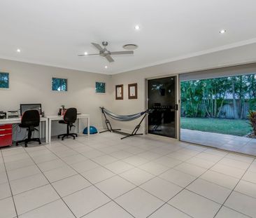 Spacious Family Living with Pool, Games Room, and Large Entertainin... - Photo 2