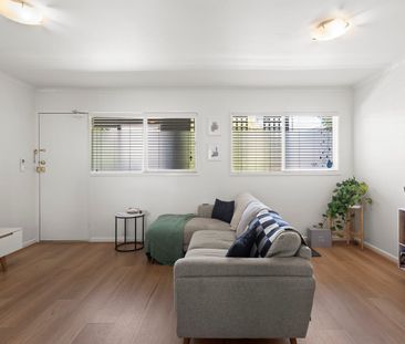 Boutique Living in a Peaceful Elsternwick Cul-de-Sac - Photo 2