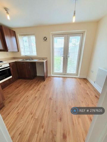 2 bedroom semi-detached house to rent - Photo 4