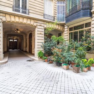 location Appartement T4 DE 138.57m² À PARIS - Photo 2