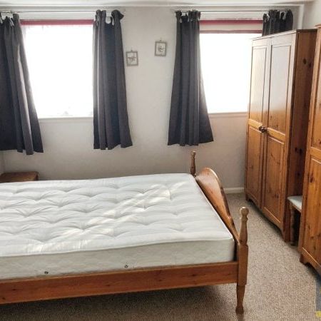 Burnt Mills, Basildon - Photo 1