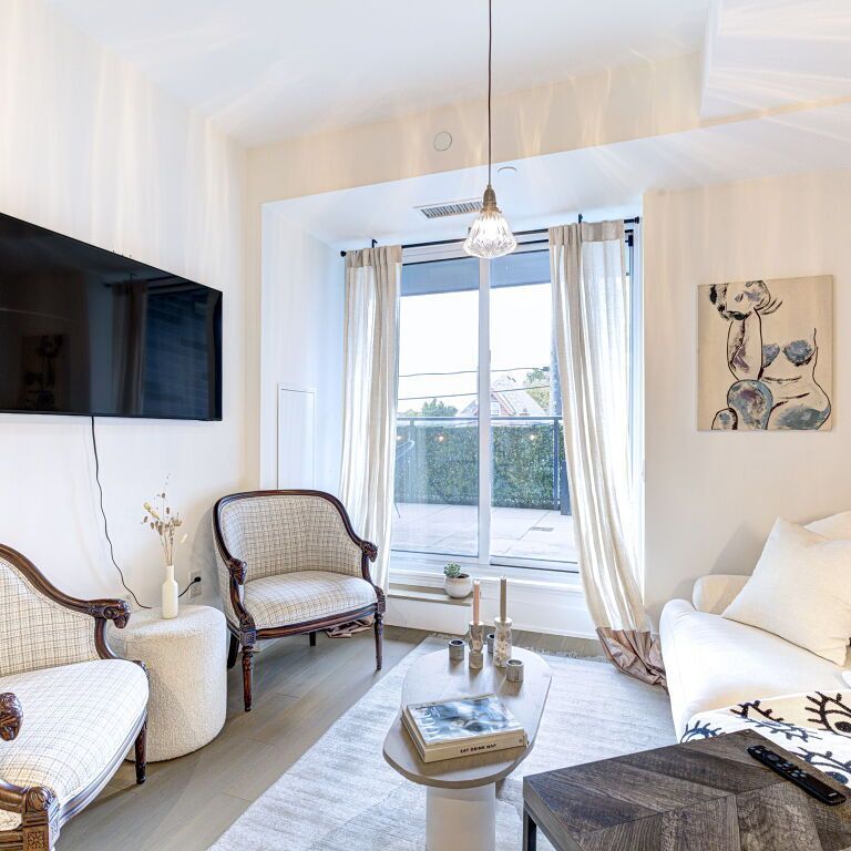 For Lease - 1888 Queen Street Unit# 201, Toronto, Ontario - Photo 1