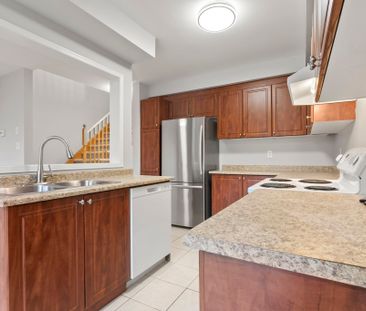 For Lease - 110 Expedition Crescent, Whitchurch-Stouffville, Ontario - Photo 6