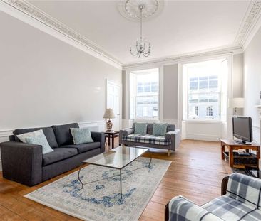 A spacious second floor four bedroom apartment, with two bathrooms,... - Photo 5