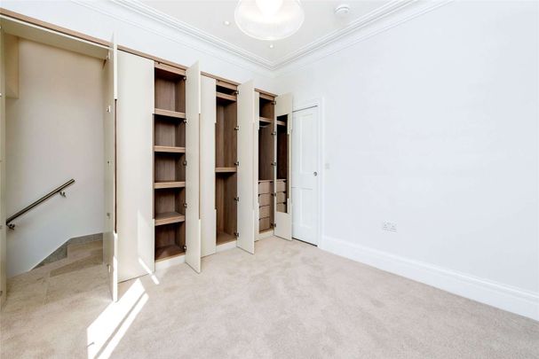 A modern 2 bedroom, 1 bathroom duplex on the third and fourth floors. - Photo 1