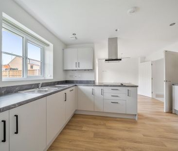 4 bedroom detached house to rent - Photo 3