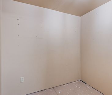 For Lease - 10 Laidlaw Drive, Barrie, Ontario - Photo 2