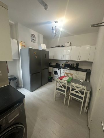 Room in a Shared House, York Road, N11 - Photo 3