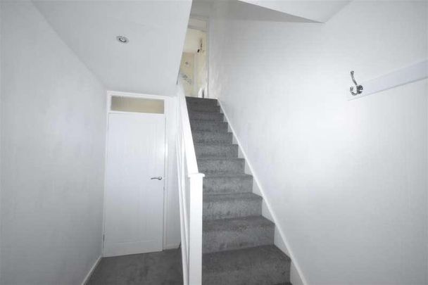 Hillcrest Drive, Queensbury, Bradford, BD13 - Photo 1