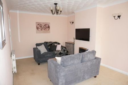 1 bedroom in a house share to rent - Photo 4