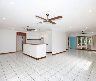 Large Fully Tiled Home - Pool - Leafy Setting - Photo 2