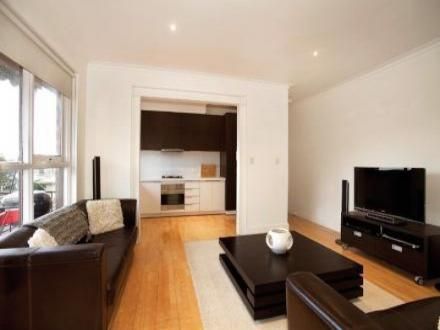 Two Bedroom Apartment In Convenient Location - Photo 5