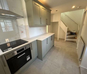 2 bedroom semi-detached house to rent - Photo 4