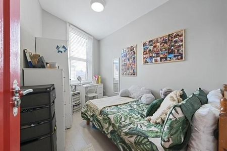 6 bedroom terraced house to rent - Photo 3