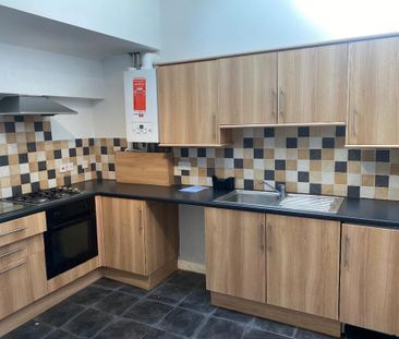 3 bedroom flat to rent - Photo 3