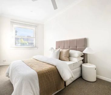 Quiet Top-Floor Art Deco With Ocean Outlook & Double Parking - Photo 5