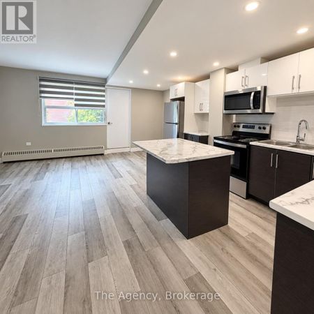 302 - 45 PAISLEY BOULEVARD W, Mississauga, Ontario, L5B1E4 - Photo 3
