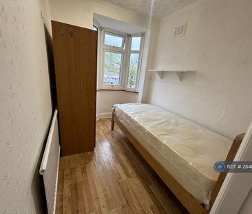 1 bedroom in a house share to rent - Photo 6
