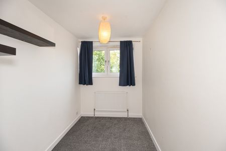 3 Bed Flat, Arnal Crescent, SW18 - Photo 4